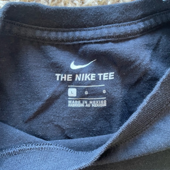 Nike Air men’s medium t-shirt, black with fluorescent red and yellow - Picture 3 of 3